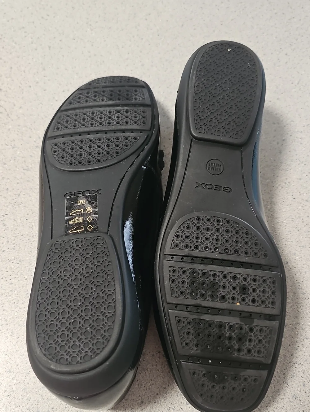 Geox Black Patent Leather Loafers with Silver Chain Accent. Like New Size‎ 39-8